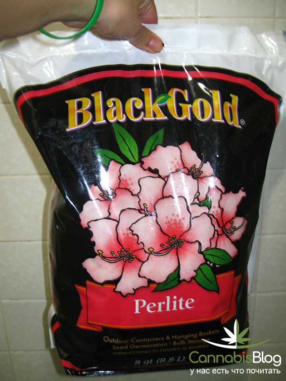 black-gold-perlite-min.jpg